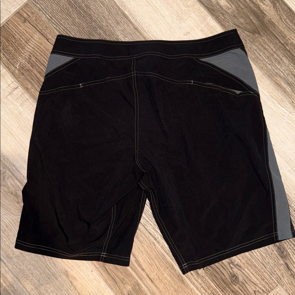 5.11 Tactical Black and Gray Performance Shorts Mens Sz 34 - Picture 3 of 3